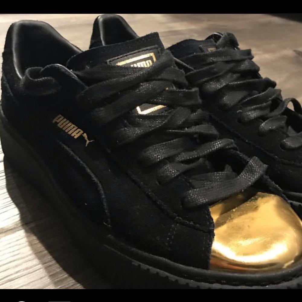 Puma gold toe shoes